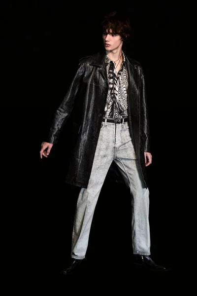 Look 18